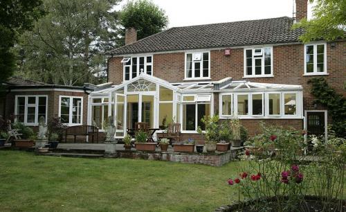 T Shaped Conservatory White uPVC 061093307