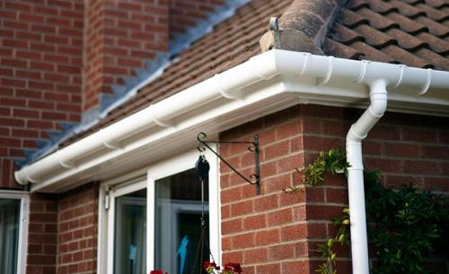 White uPVC Guttering Downpipes IMG 2438